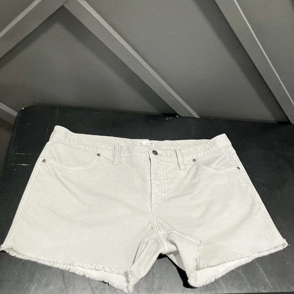 Carve Designs Shorts Womens 14 Beige Cut Off Denim Casual Mid Rise Frayed Hem